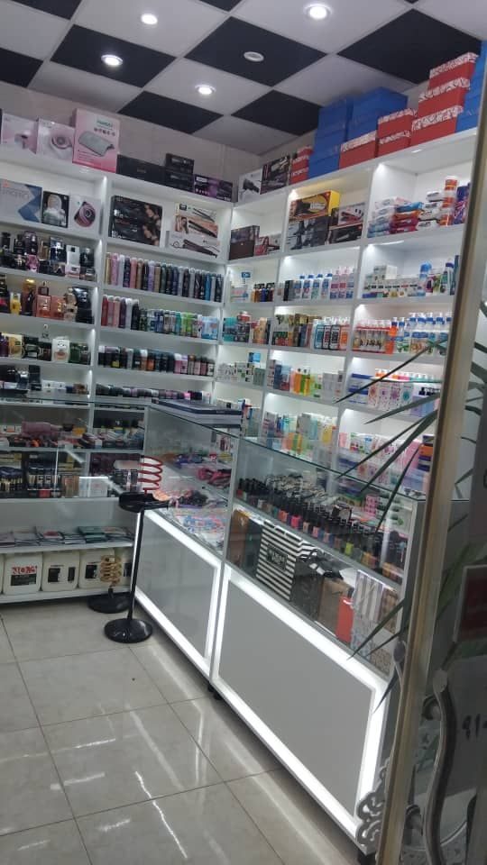 میز پیشخوان ویترینی نصبشده